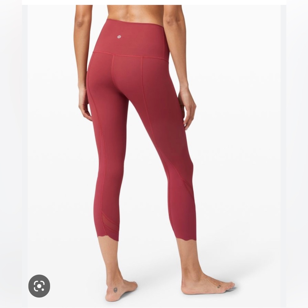 LULULEMON Wunder Under Leggings.